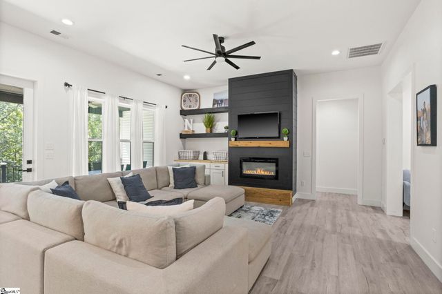 433 Lynn Road, Taylors, SC 29687