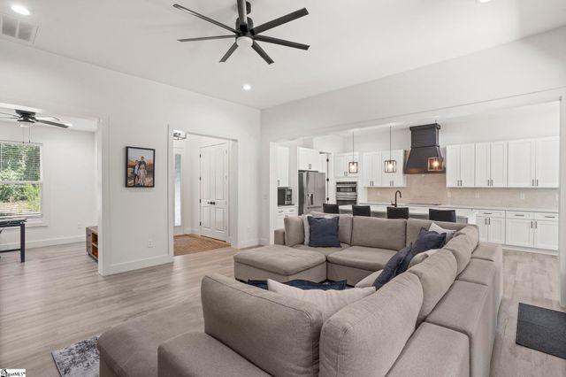 433 Lynn Road, Taylors, SC 29687
