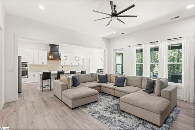 433 Lynn Road, Taylors, SC 29687