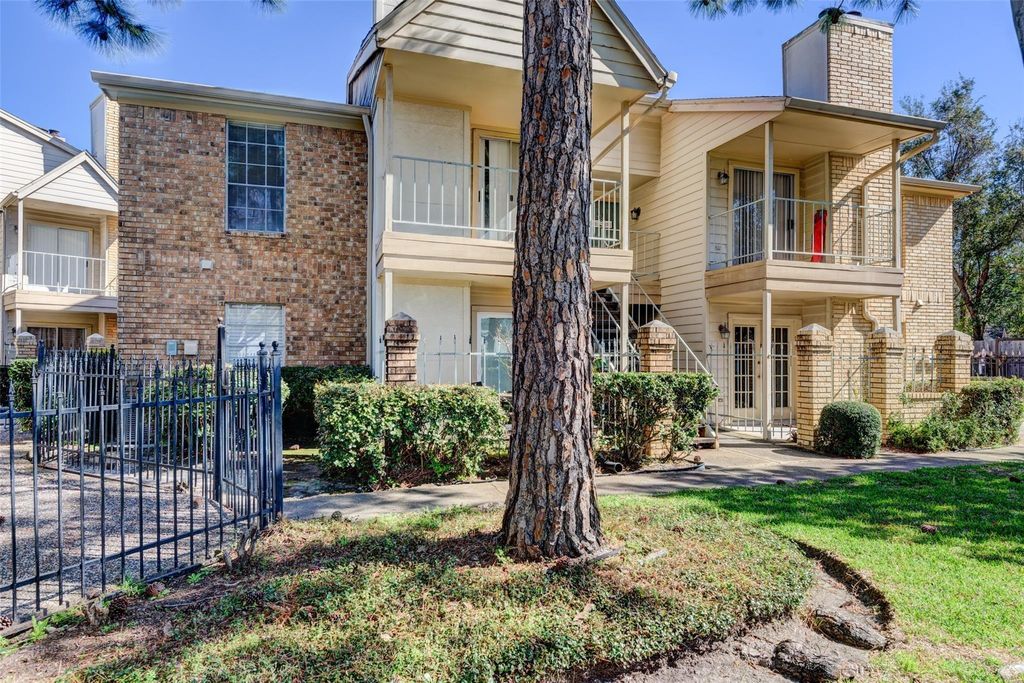 12550 Whittington Drive 203, Houston, TX 77077