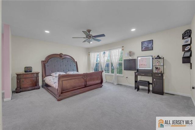37 E Burgess Drive 37, Piscataway, NJ 08854