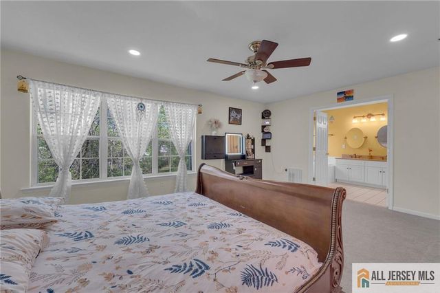 37 E Burgess Drive 37, Piscataway, NJ 08854