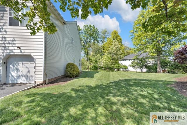 37 E Burgess Drive 37, Piscataway, NJ 08854
