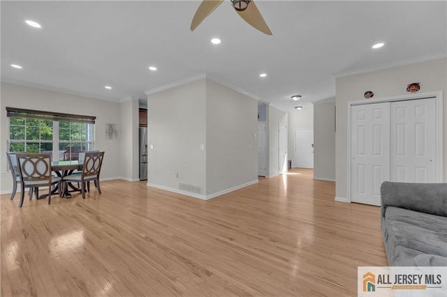 37 E Burgess Drive 37, Piscataway, NJ 08854