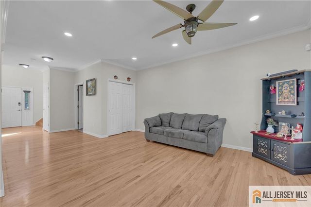37 E Burgess Drive 37, Piscataway, NJ 08854