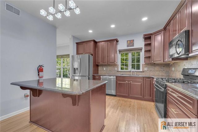 37 E Burgess Drive 37, Piscataway, NJ 08854