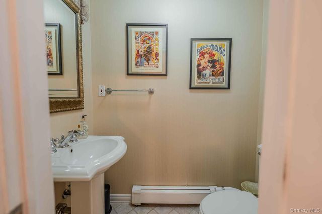 20 Astro Place, Dix Hills, NY 11746