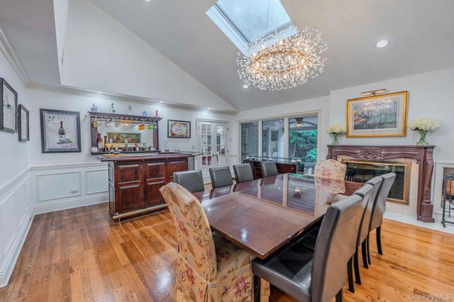 20 Astro Place, Dix Hills, NY 11746