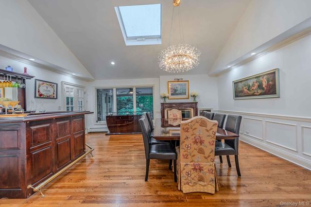20 Astro Place, Dix Hills, NY 11746