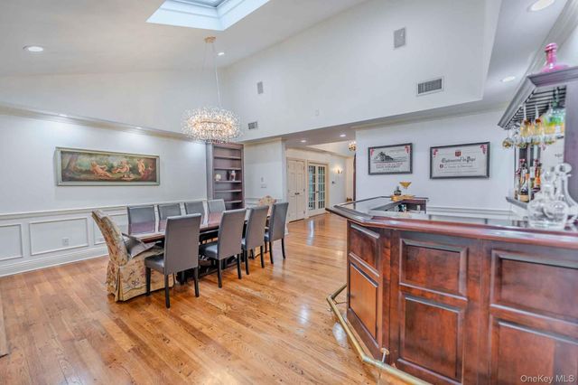 20 Astro Place, Dix Hills, NY 11746