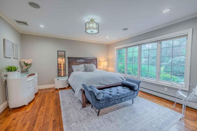 20 Astro Place, Dix Hills, NY 11746