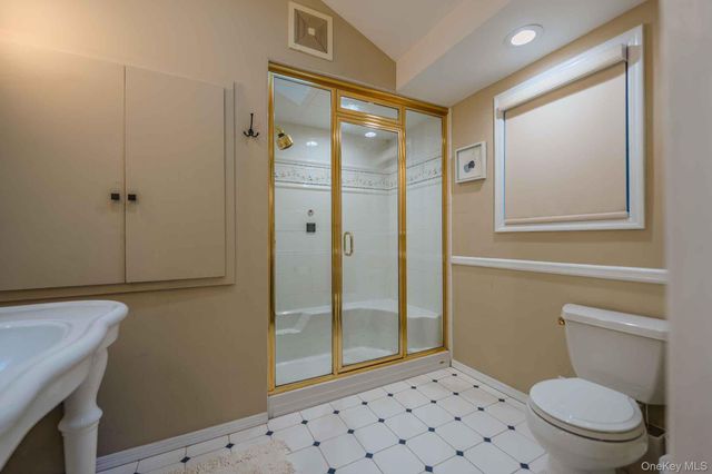 20 Astro Place, Dix Hills, NY 11746