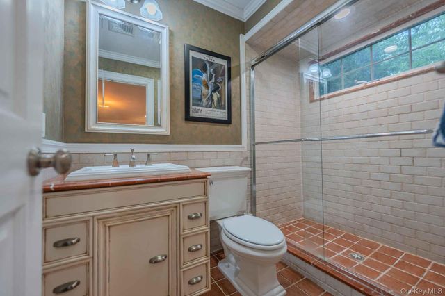 20 Astro Place, Dix Hills, NY 11746