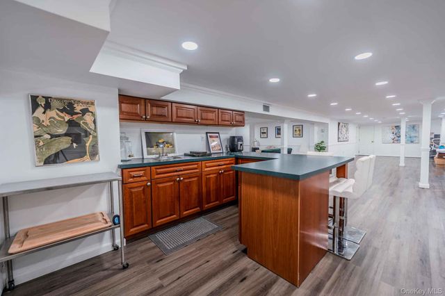 20 Astro Place, Dix Hills, NY 11746