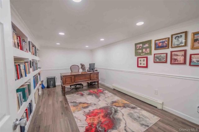20 Astro Place, Dix Hills, NY 11746