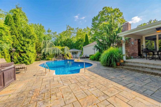 20 Astro Place, Dix Hills, NY 11746