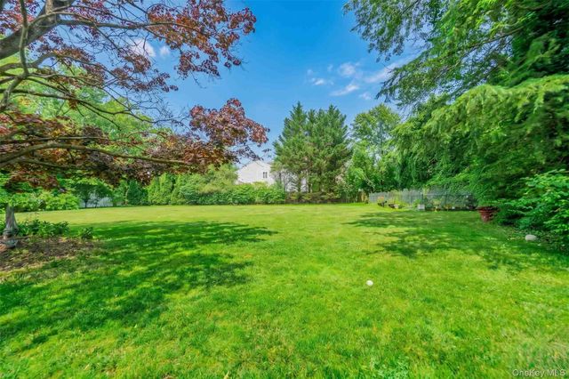 20 Astro Place, Dix Hills, NY 11746