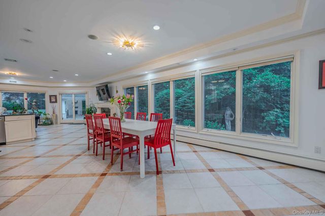 20 Astro Place, Dix Hills, NY 11746