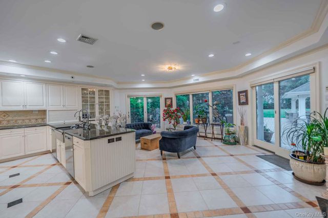 20 Astro Place, Dix Hills, NY 11746