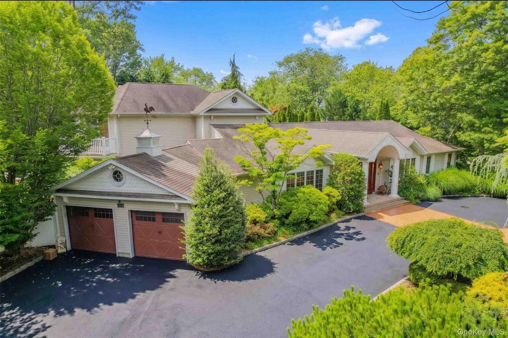 20 Astro Place, Dix Hills, NY 11746