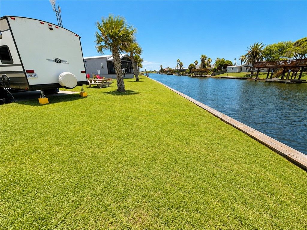 101 Caribbean Dr 5, Corpus Christi, TX 78418 — photo 2