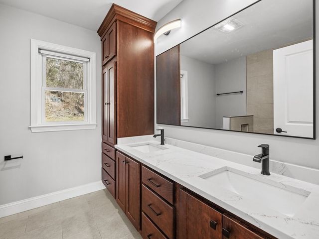 165 Hartford, Natick, MA 01760