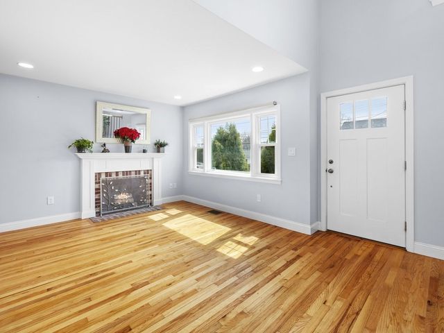 165 Hartford, Natick, MA 01760