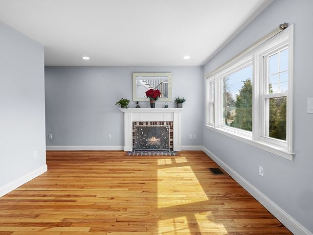 165 Hartford, Natick, MA 01760