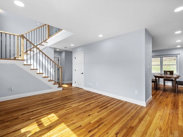 165 Hartford, Natick, MA 01760