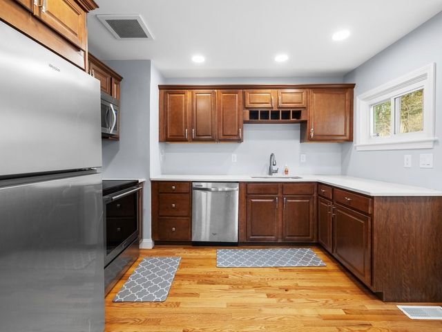 165 Hartford, Natick, MA 01760