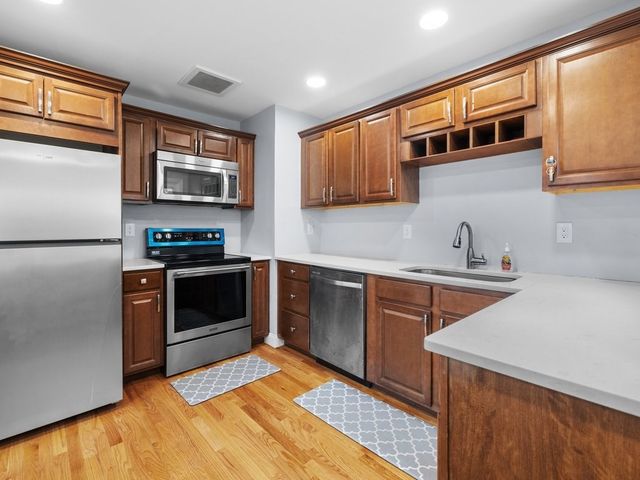 165 Hartford, Natick, MA 01760