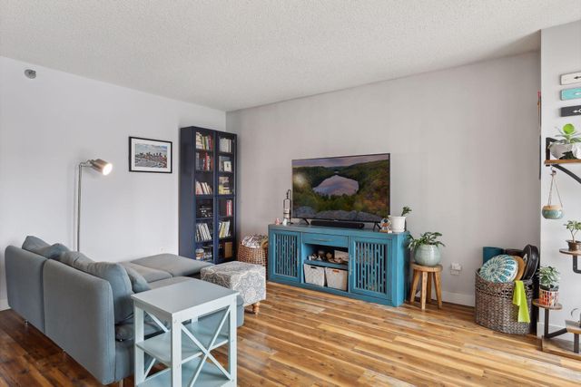 78 10th Street E 402, Saint Paul, MN 55101