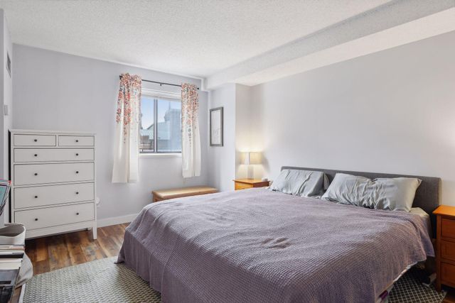 78 10th Street E 402, Saint Paul, MN 55101