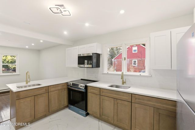 9 Riccis Drive, Jackson, NJ 08527