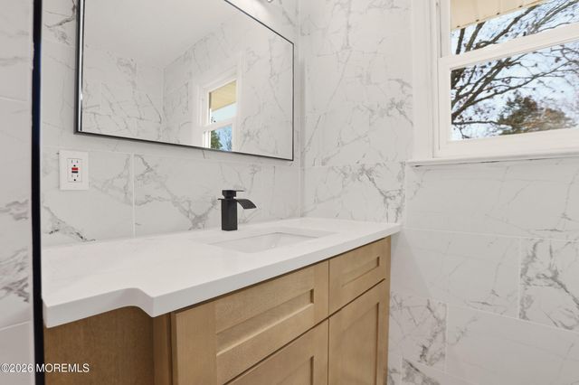 9 Riccis Drive, Jackson, NJ 08527