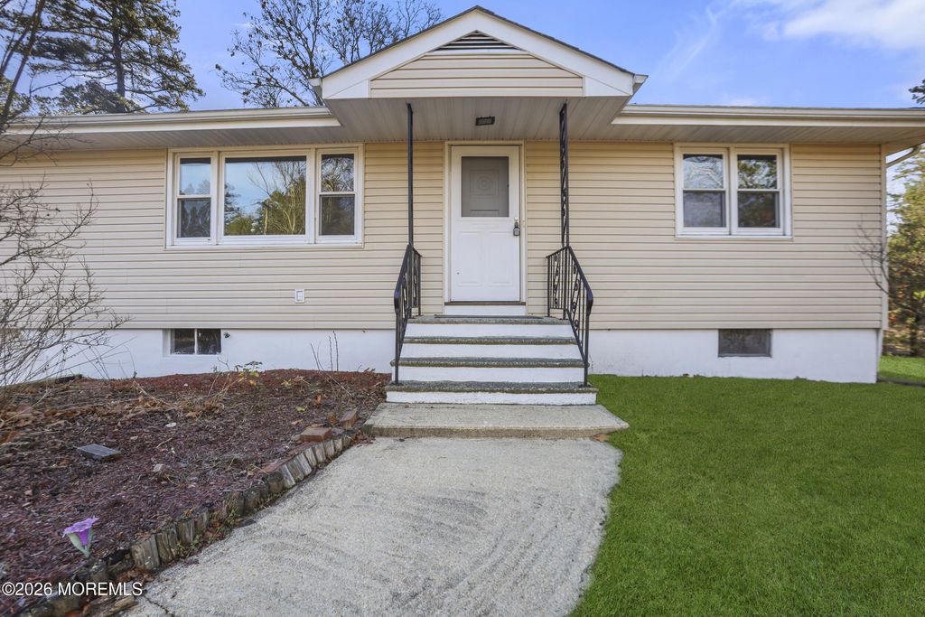 9 Riccis Drive, Jackson, NJ 08527