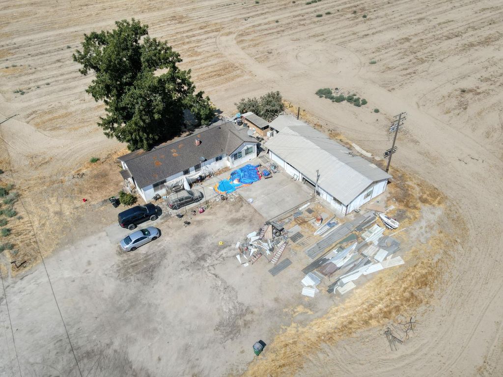 8168 E Floral Avenue, Selma, CA 93662