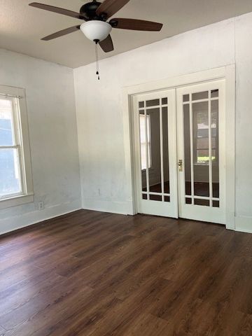 1456 W Allen Avenue, Fort Worth, TX 76110