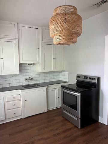 1456 W Allen Avenue, Fort Worth, TX 76110