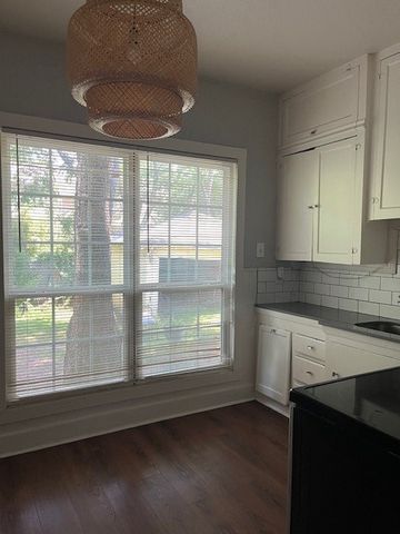 1456 W Allen Avenue, Fort Worth, TX 76110