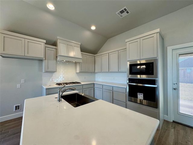 9324 NW 143rd Street, Yukon, OK 73099