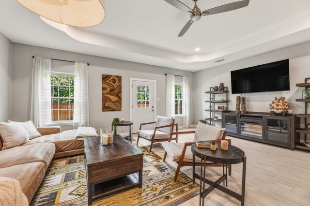 2808 Binyon, Fort Worth, TX 76133