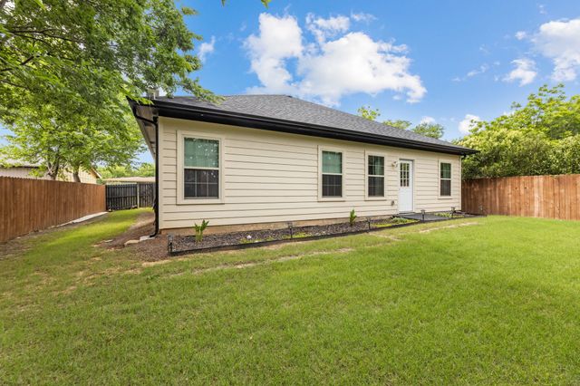2808 Binyon, Fort Worth, TX 76133