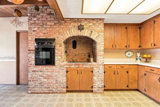 1045 Warmlands Avenue, Vista, CA 92084