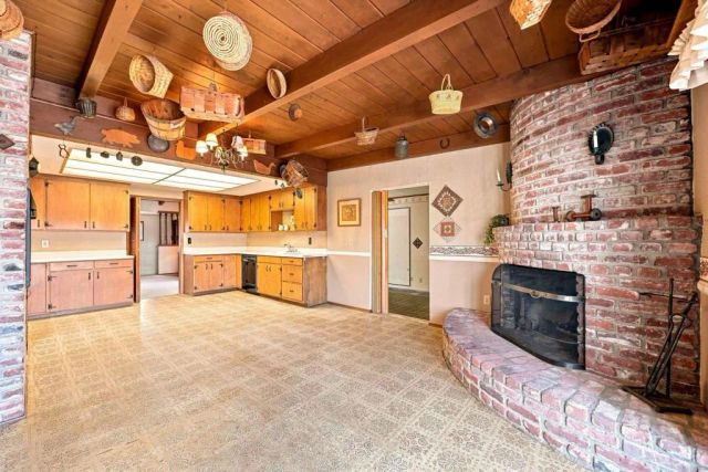 1045 Warmlands Avenue, Vista, CA 92084