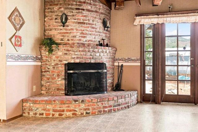 1045 Warmlands Avenue, Vista, CA 92084