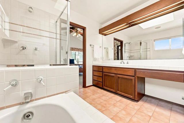 1045 Warmlands Avenue, Vista, CA 92084