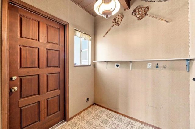 1045 Warmlands Avenue, Vista, CA 92084