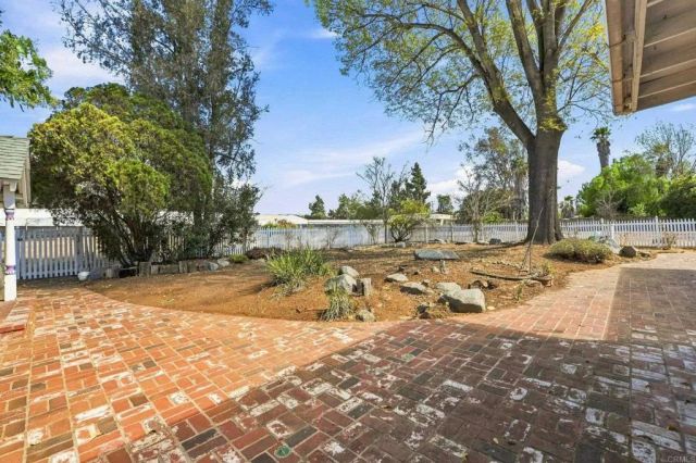 1045 Warmlands Avenue, Vista, CA 92084