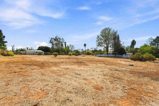 1045 Warmlands Avenue, Vista, CA 92084